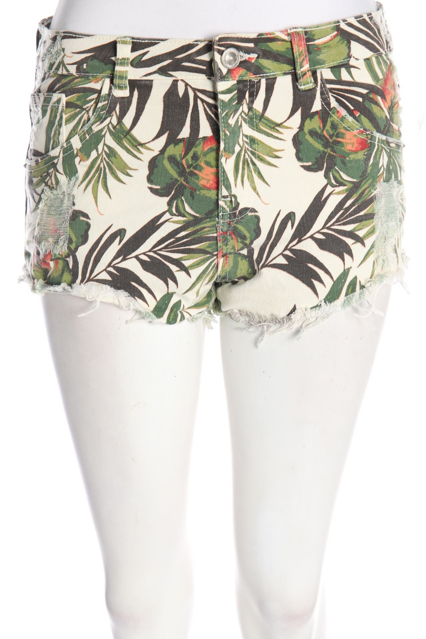 Bershka - Jeans-Shorts mit Print - M