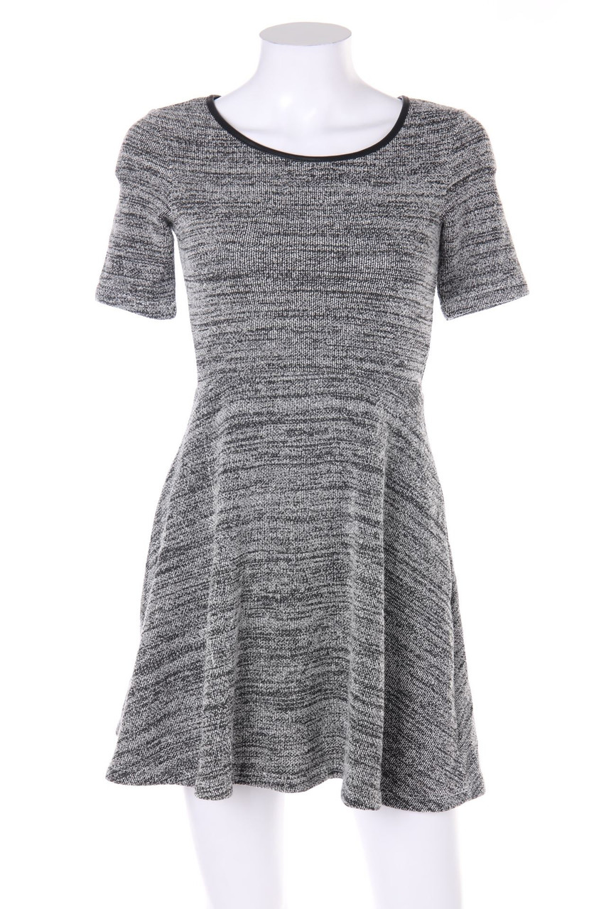 H&M DIVIDED - Strickkleid mit Kunstleder-Details - D 34