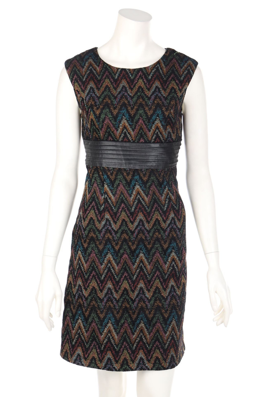 SANDRO FERRONE - Etui-Kleid mit Zickzack-Muster mit Kunstleder-Details - D 34