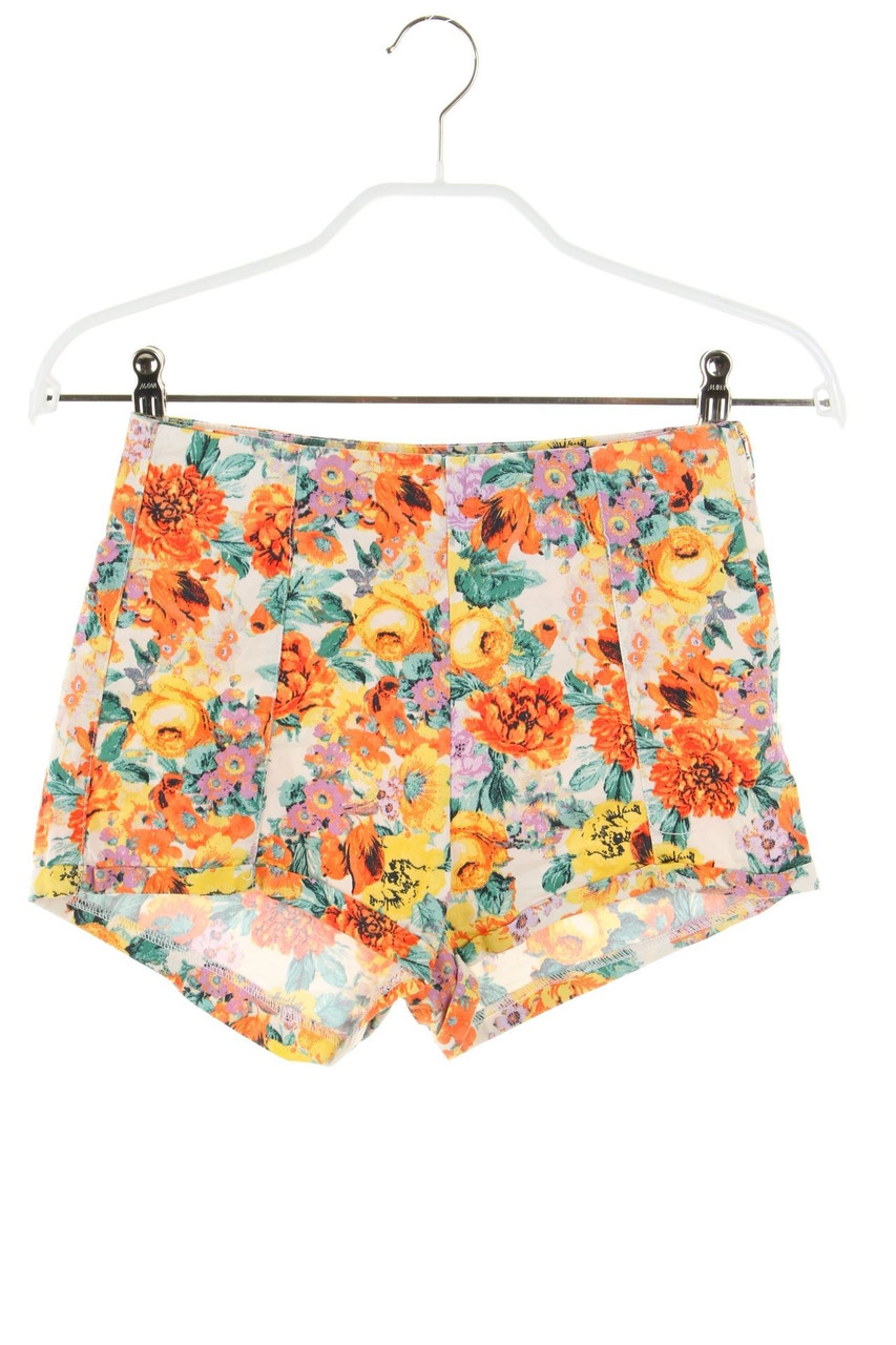 Bershka - Shorts mit Blumen-Print - D 34