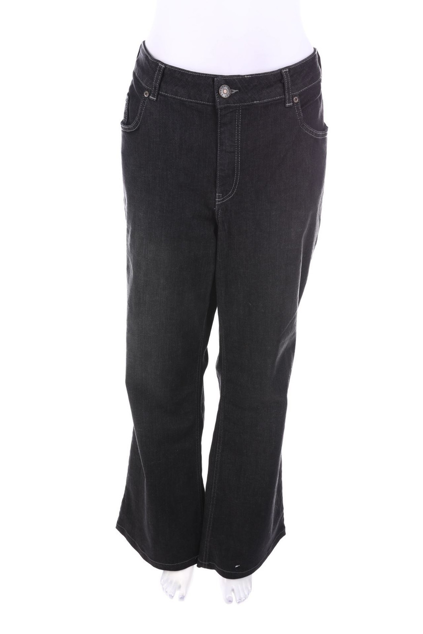 sheego - Bootcut-Jeans mit Logo-Patch - W42