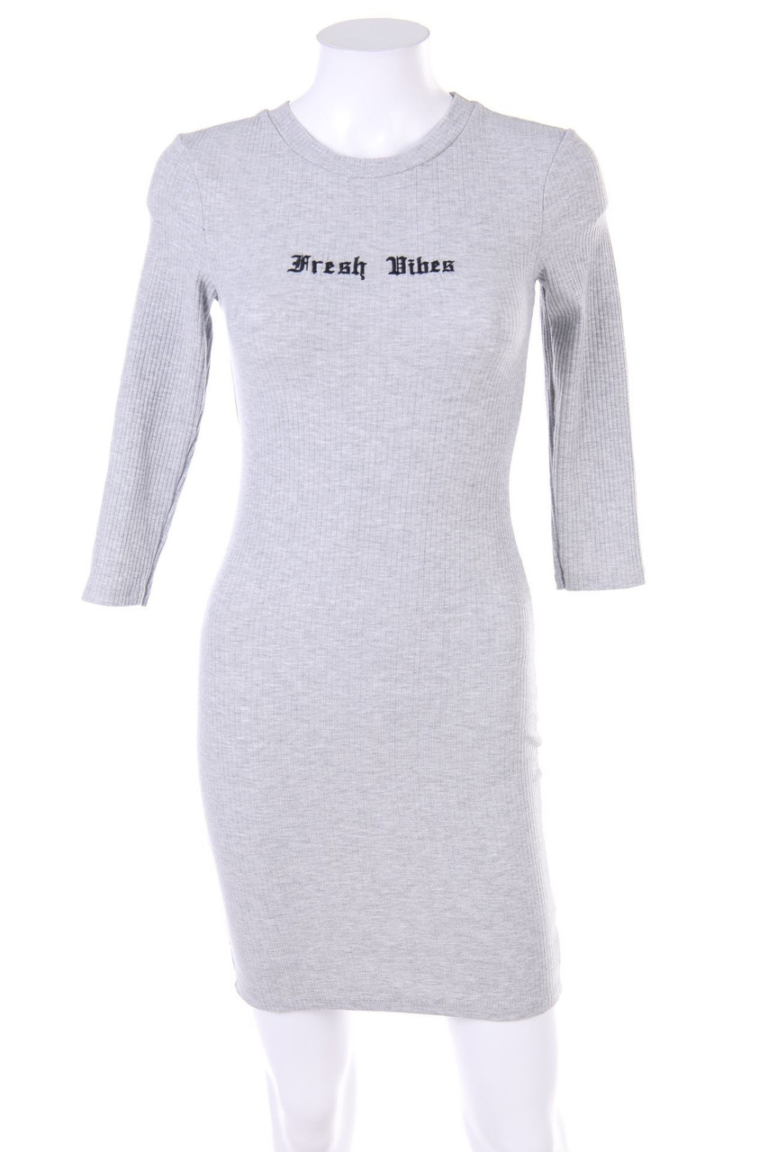 Bershka - Stretch-Kleid mit Stickereien - S