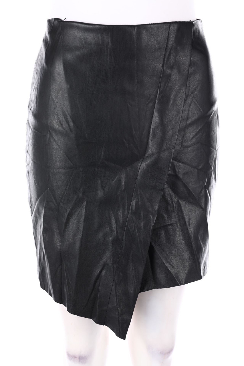 ZARA WOMAN - Faux Leather-Mini-Rock mit asymmetrischem Schnitt - XS