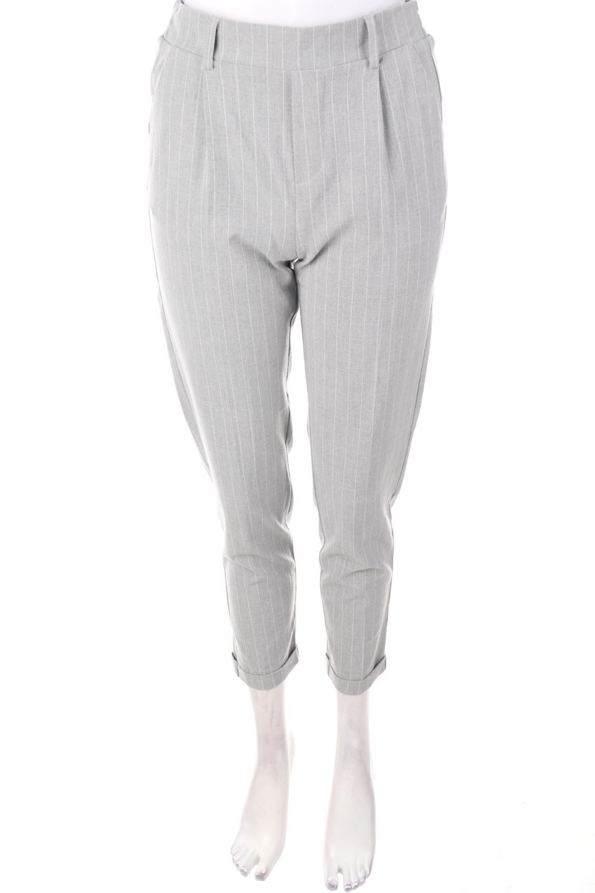 Stradivarius - Bundfaltenhose mit Nadelstreifen - S