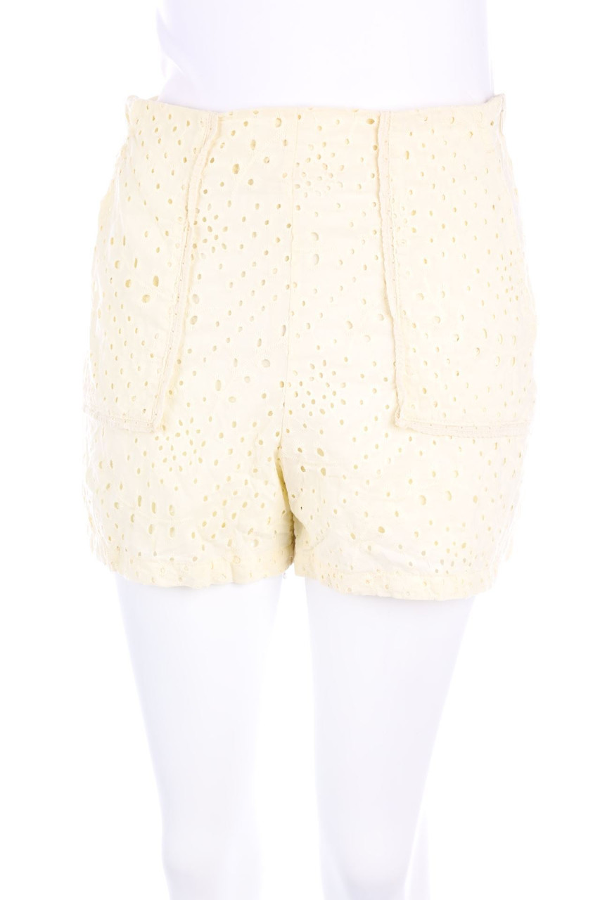 ZARA - Baumwoll-Hotpants aus Lochspitze - S