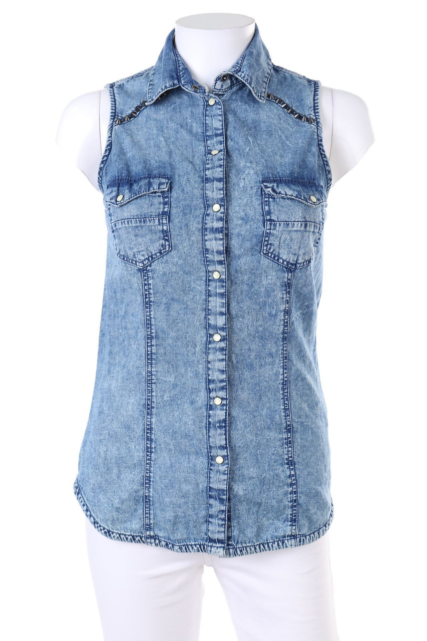 Bershka - Denim-ärmellose Hemd-Bluse mit Nieten - S