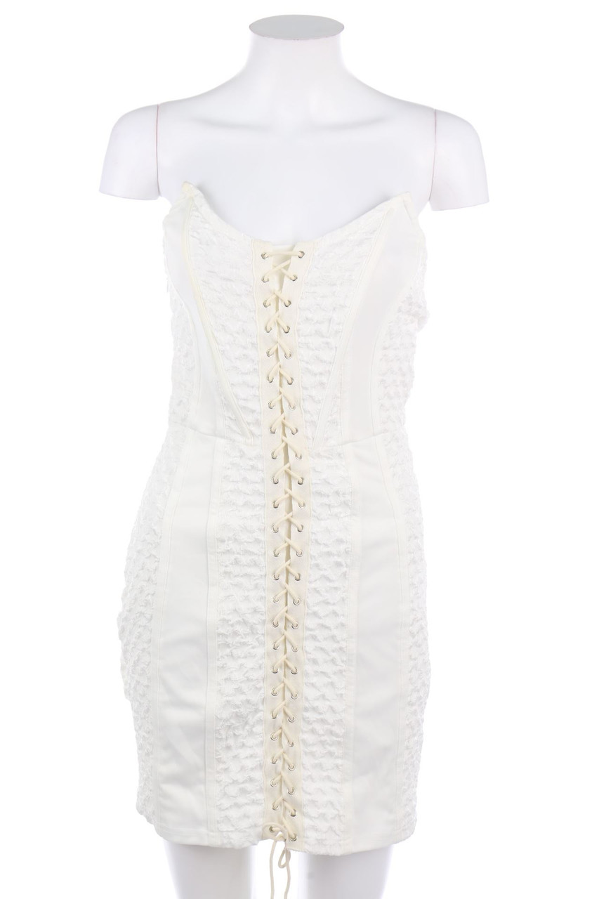 PRETTYLITTLETHING - Bandeau-Minikleid mit Schnürung - D 34