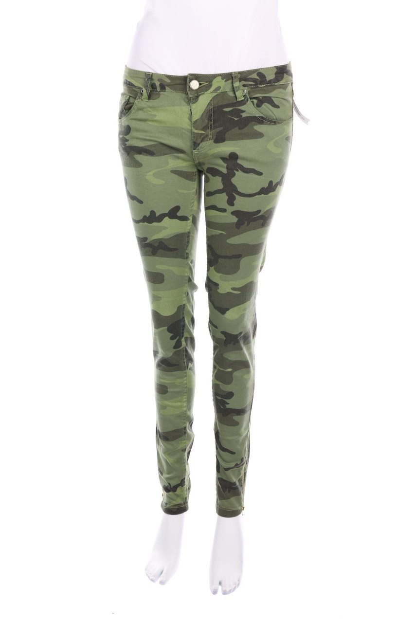 PULL&BEAR - Skinny-Jeans mit Camouflage-Print - D 38