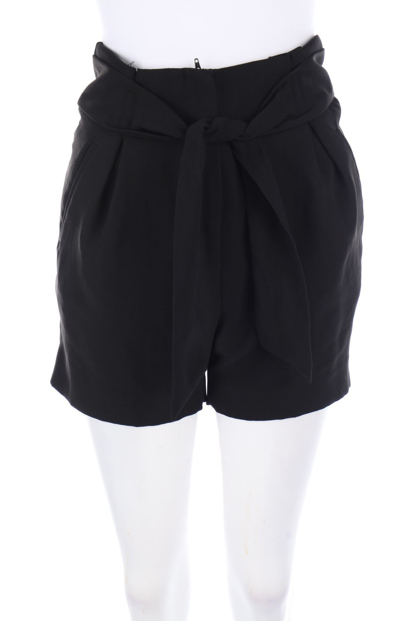 H&M - Shorts mit Gürtel - D 32