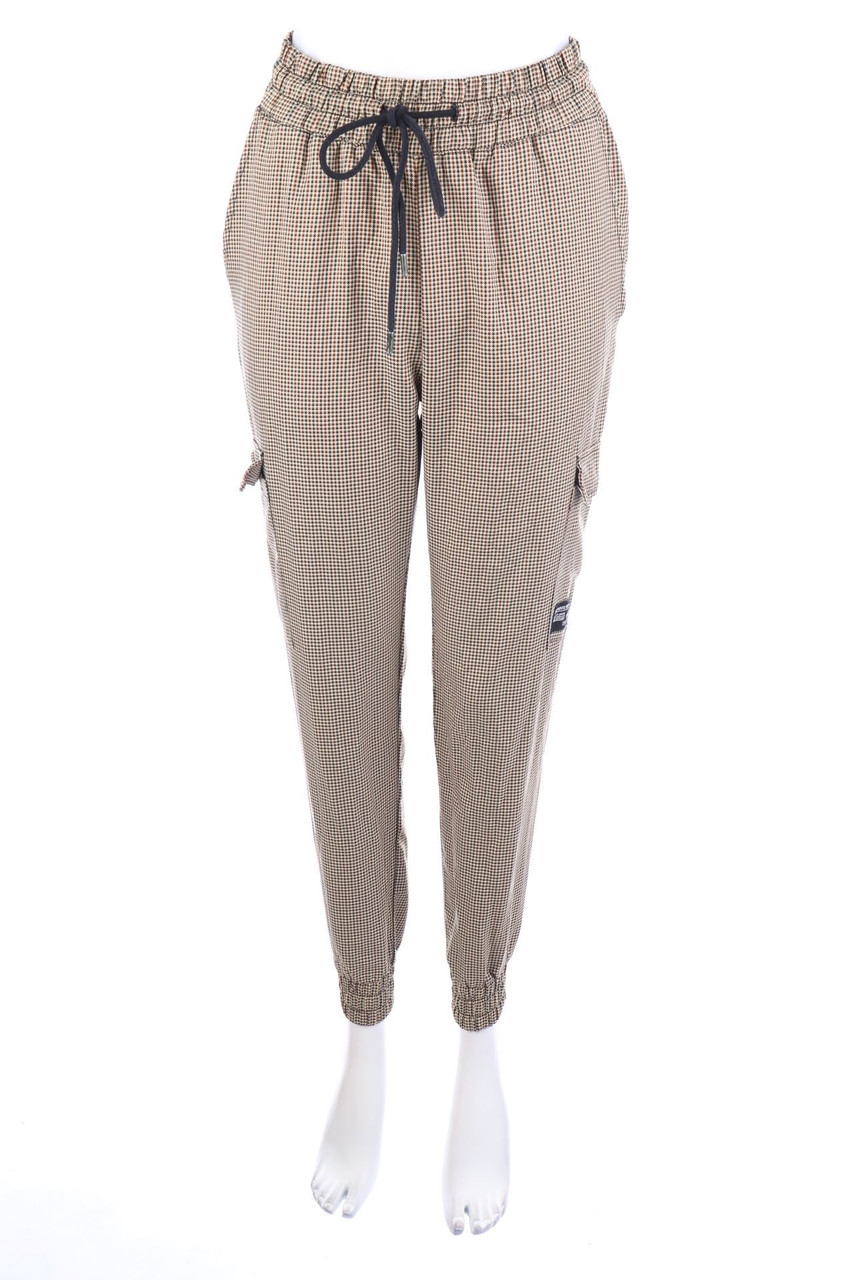 FB SISTER - Jogger-Hose mit aufgesetzten Taschen - S