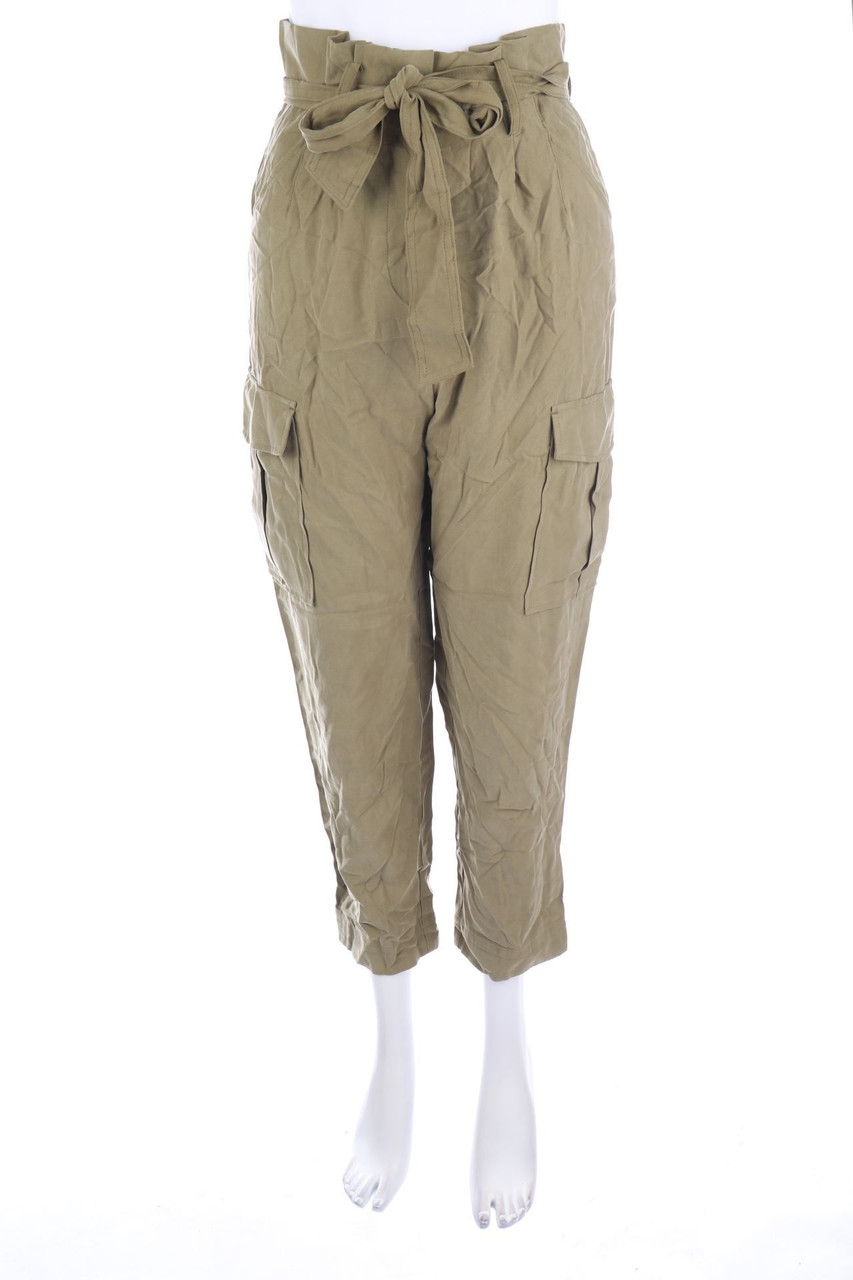 H&M - Paperbag-Hose mit aufgesetzten Taschen - D 34