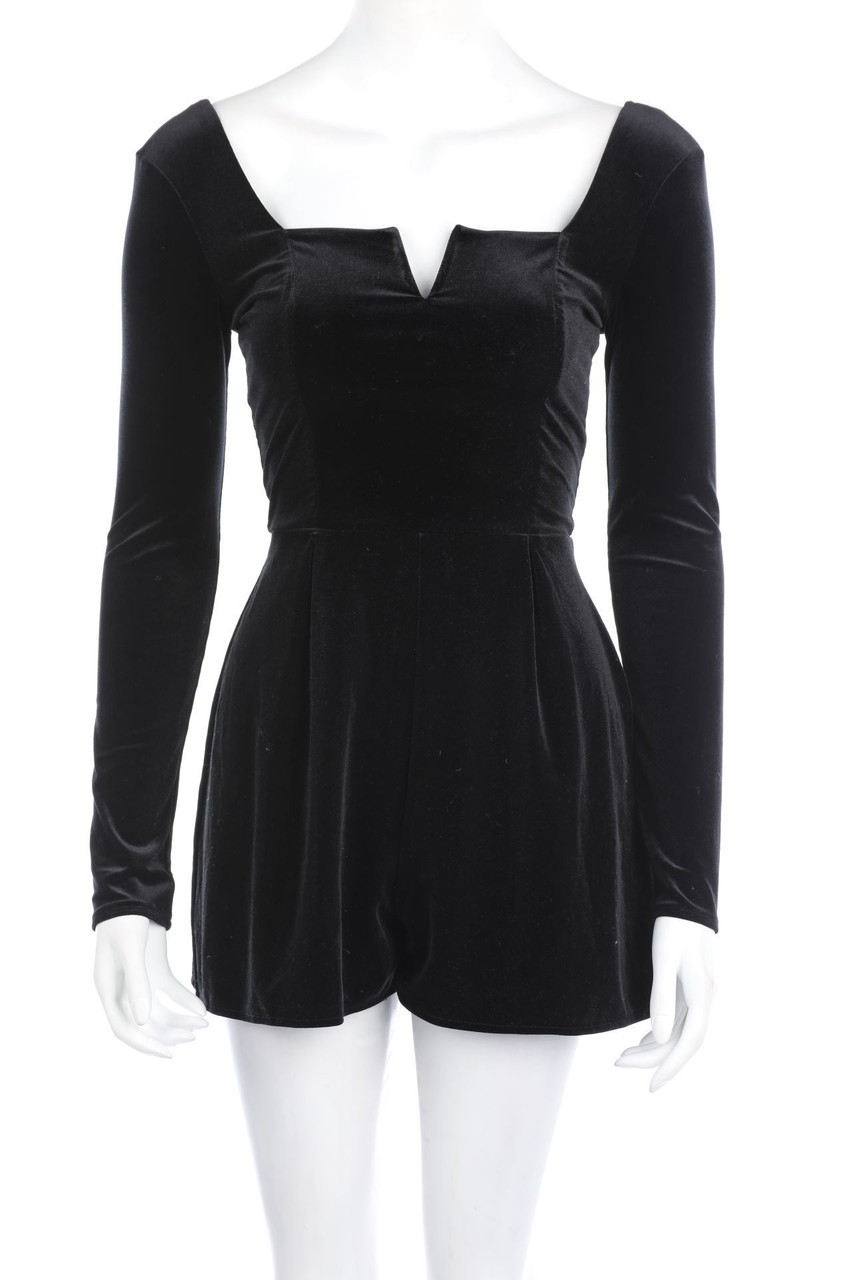 Bershka - Samt-Playsuit mit tiefem Rückenausschnitt - S