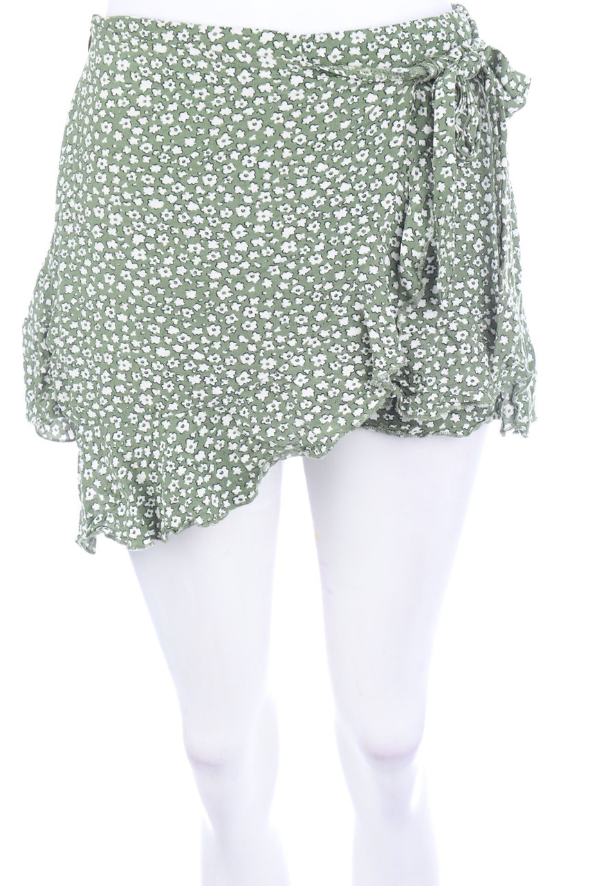 SHEIN - Shorts in Wickel-Optik mit Blumen-Print - S