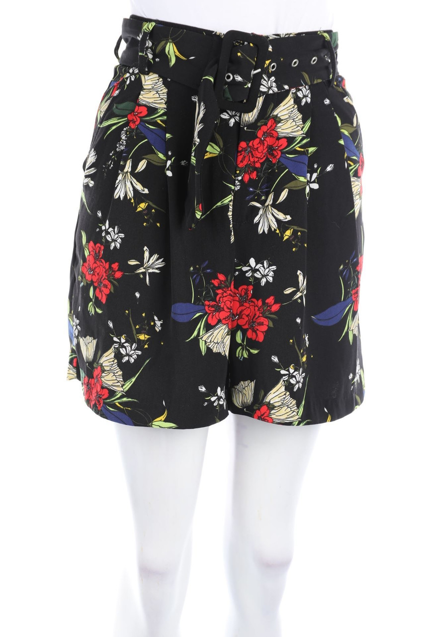 Stradivarius - High Waist-Shorts mit Blumen-Print - D 32