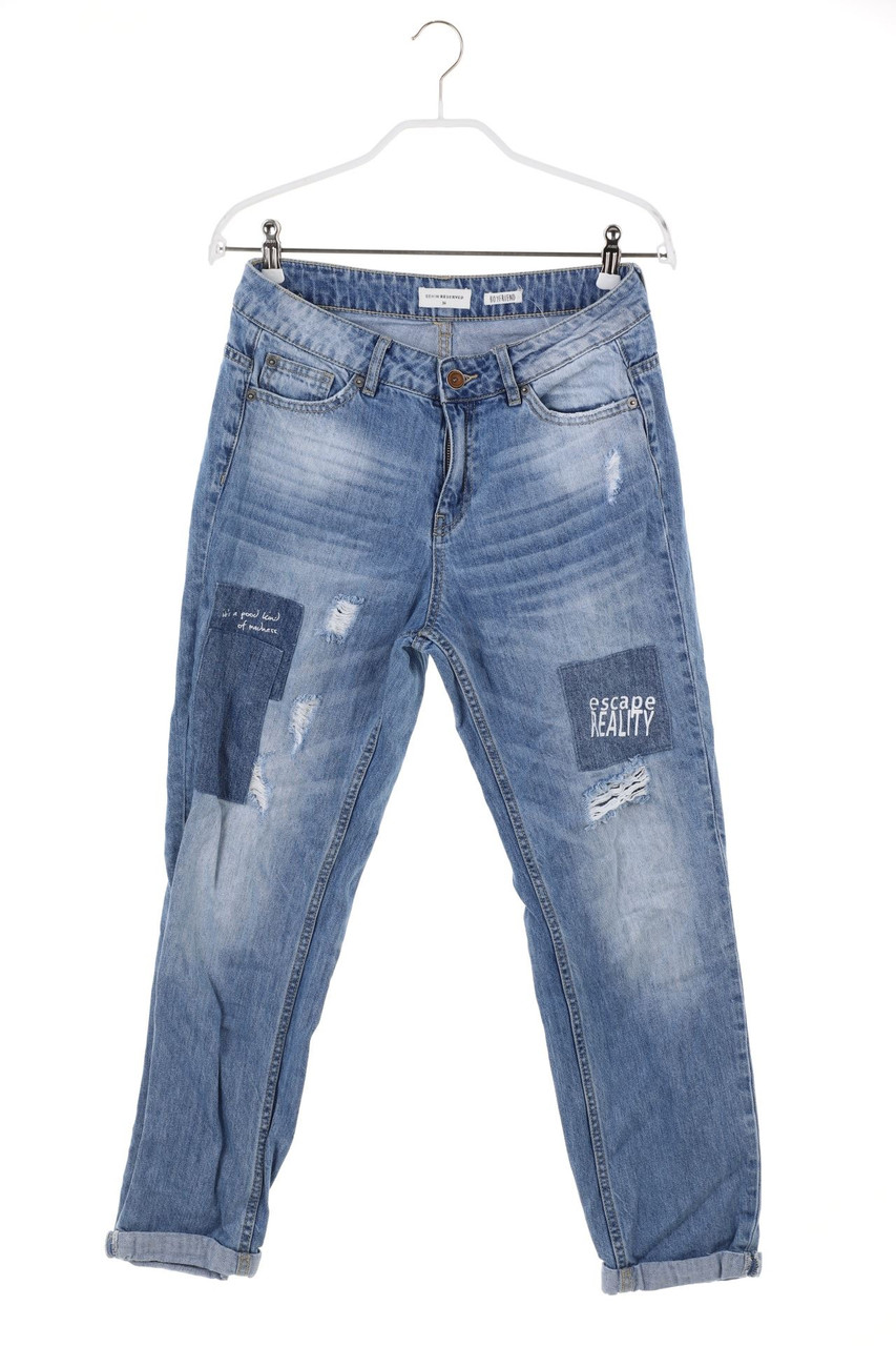RESERVED - Destroyed Boyfriend-Jeans mit Statement-Print - D 36
