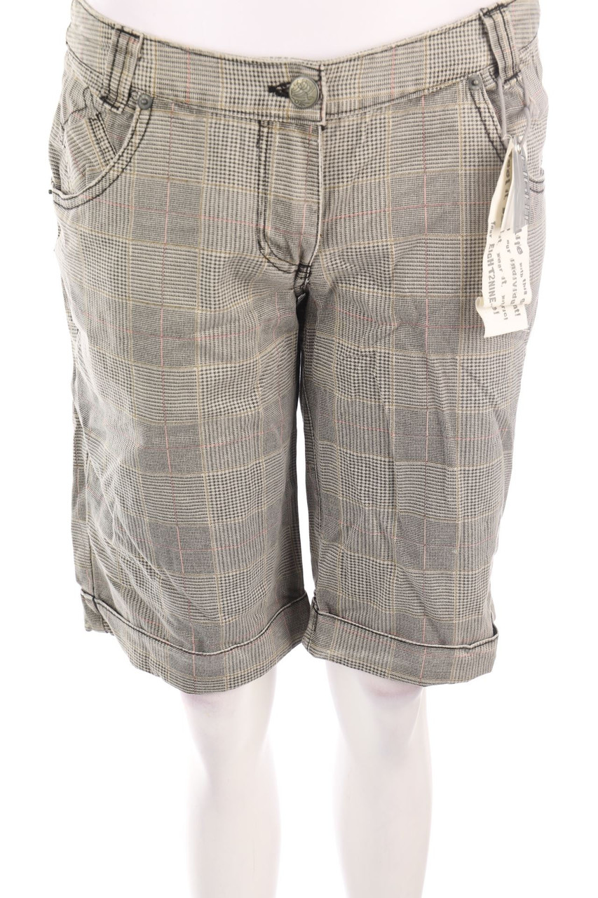 EIGHT2NINE - Shorts - M