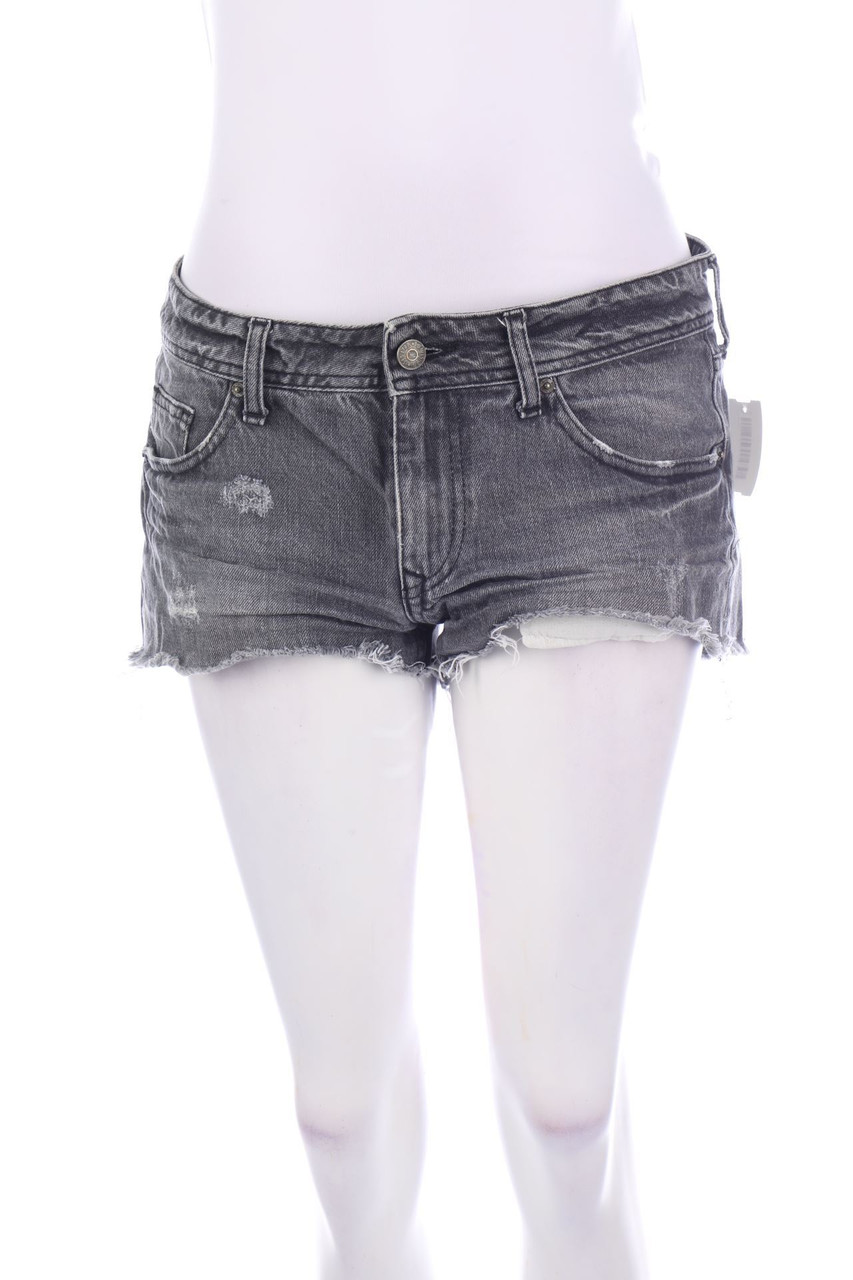 Ohne Label - Distressed Jeans-Shorts mit Nieten - XL