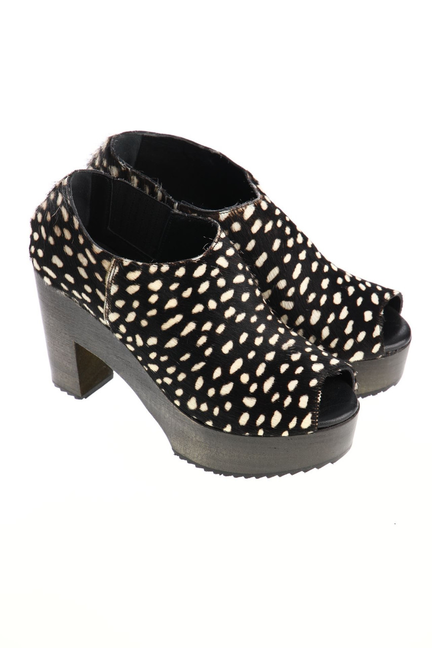 ANTIDOTI - Ponyfell-Peeptoe-Pumps mit Punkten