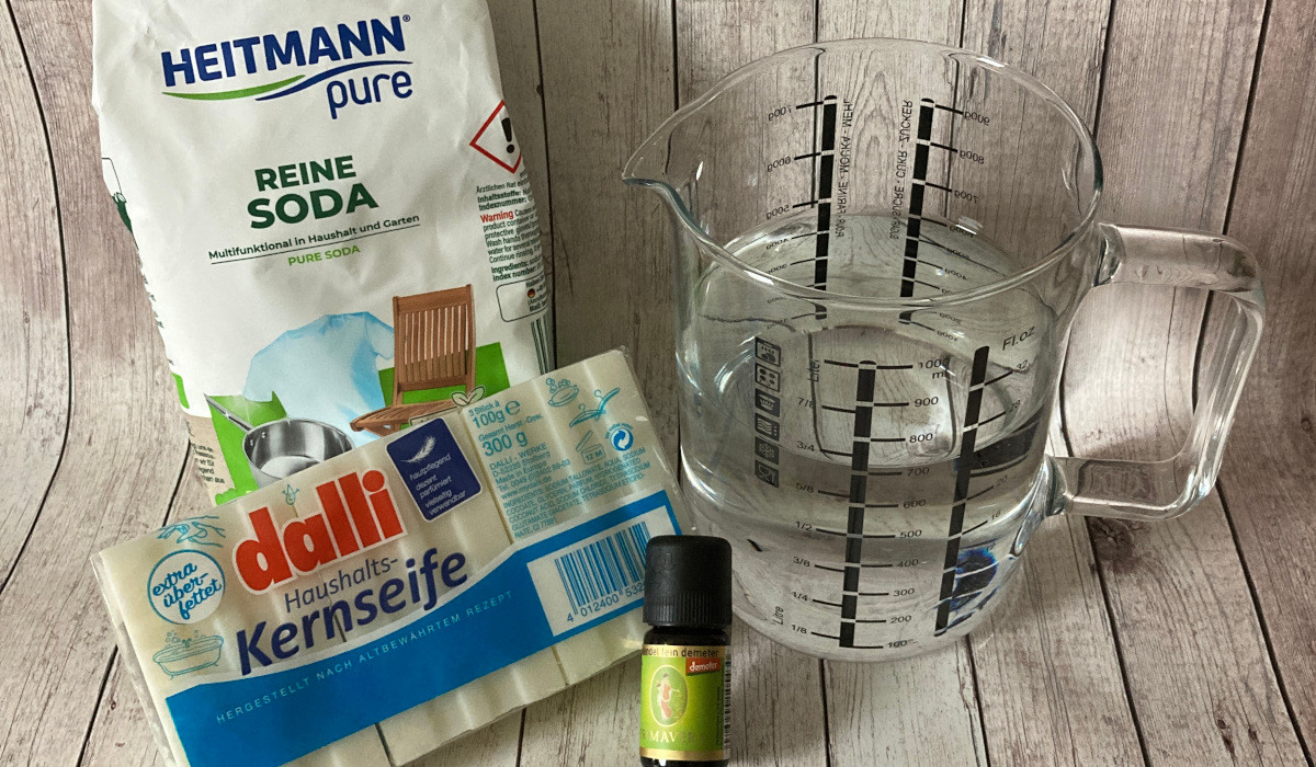 Soda, Kernseife, Lavendelöl, Wasser