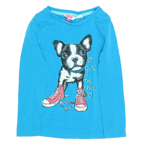 Blaues Shirt mit Hund in Sneaker