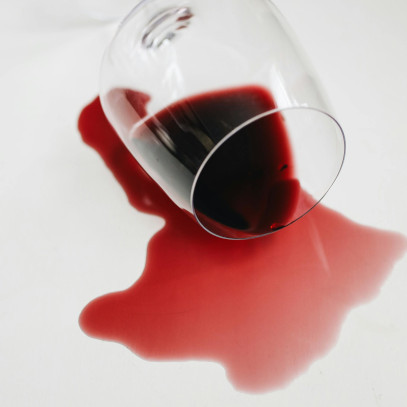 Umgekipptes Rotweinglas