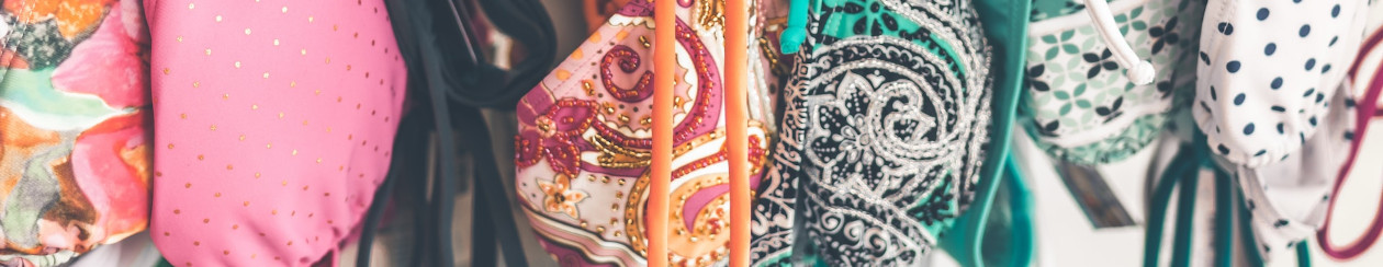 Mehrere Bikinis aus Polyester