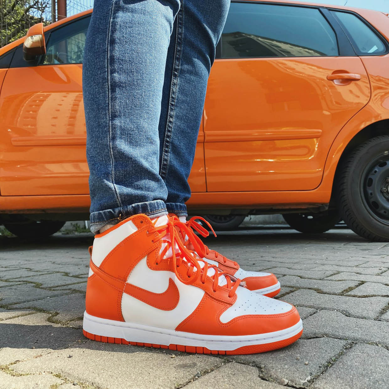 Orange weiße  Schuhe