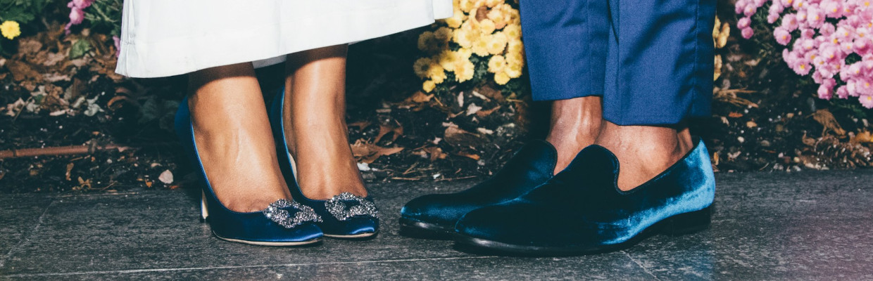 Blaue Schuhe aus Samt