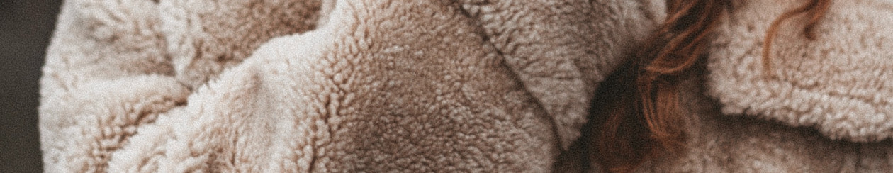Beiger Mantel aus Teddystoff